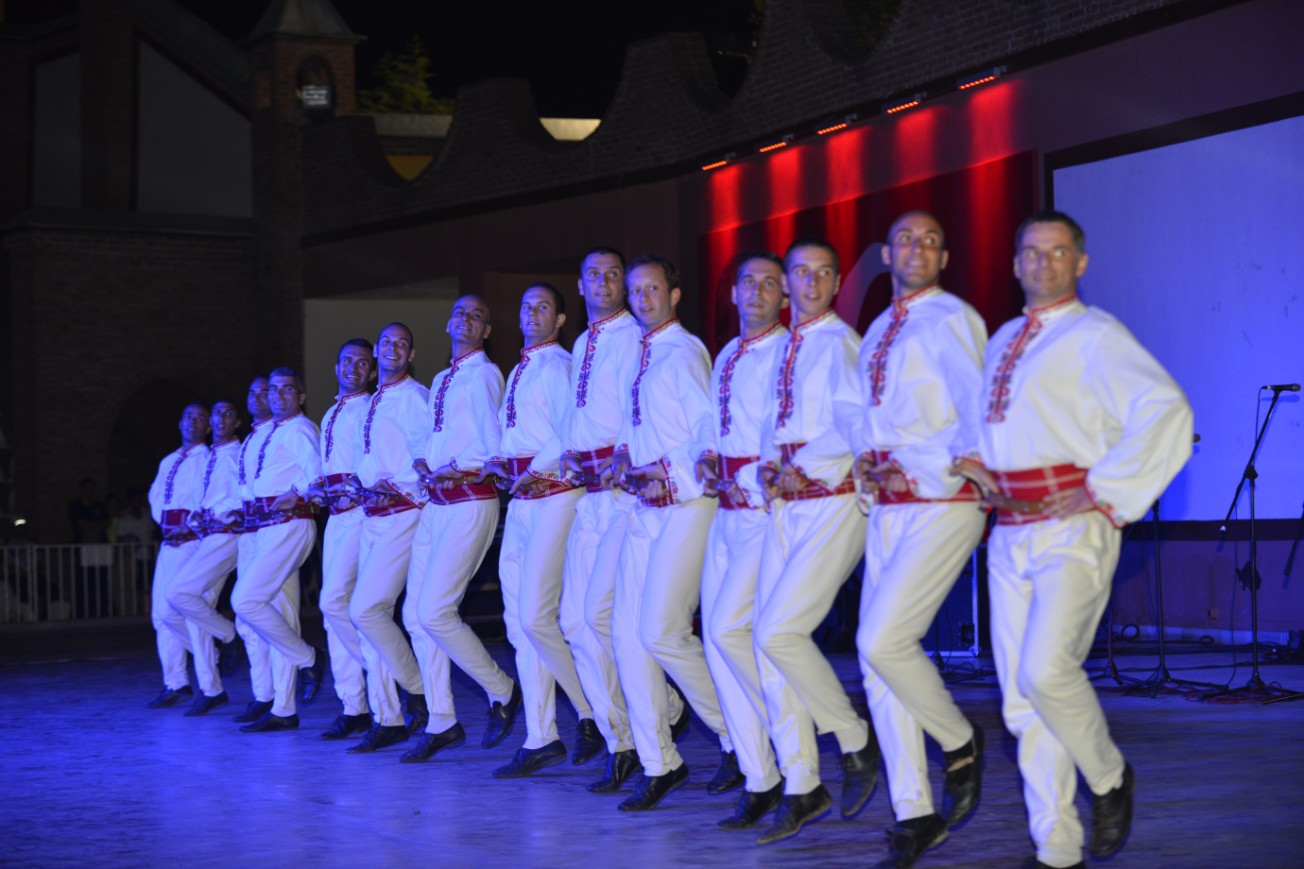 Bu Yil 25.’si Düzenlenen Uluslararasi Halk Danslari Festivali M. Turgut Ünlü Açik Hava Tiyatrosu’nda Yapildi 