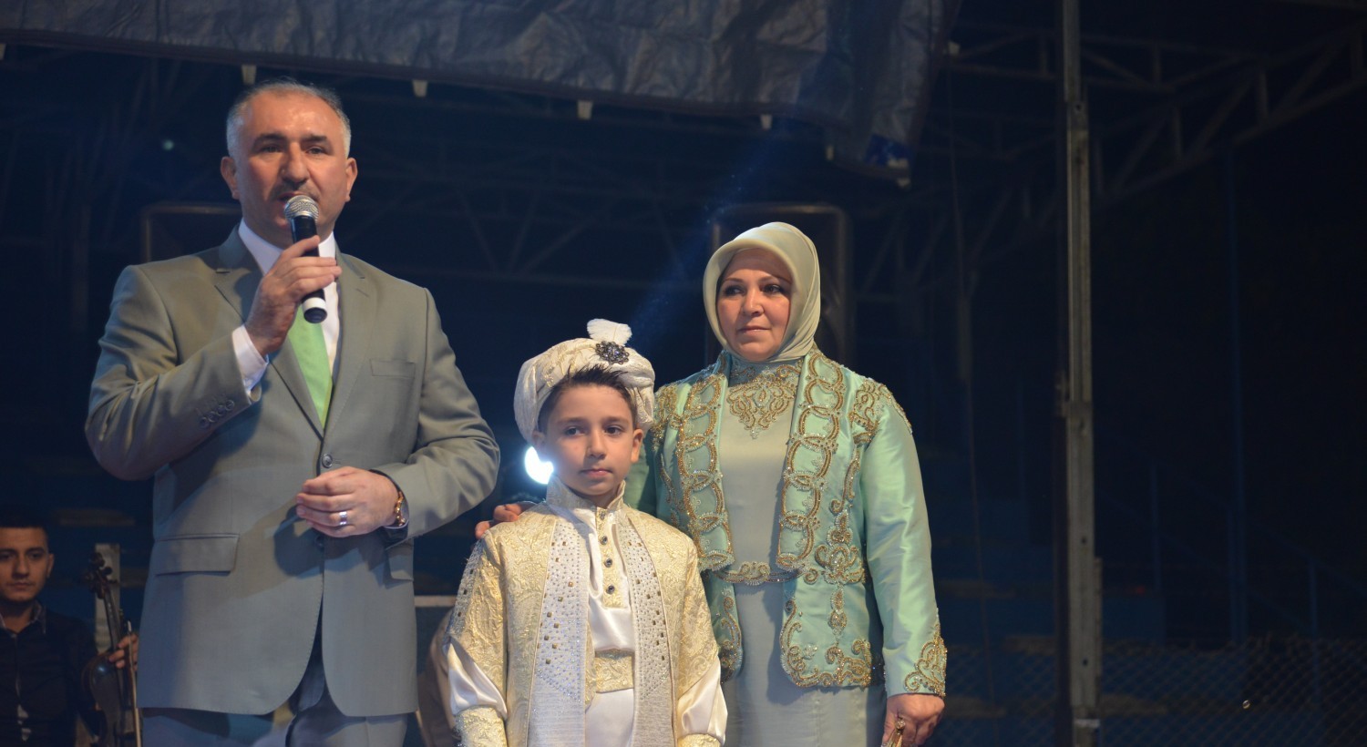 Belediye Baskani Neset Çaglayan’in Oglu Muhammet Emir, Göl Spor Tesislerinde Yapilan Görkemli Sünnet Dügünüyle Erkeklige Adim Att 