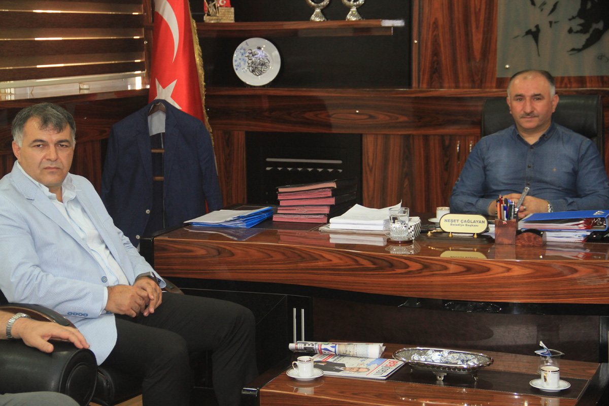 Hayat Gazetesi Genel Müdürü Erdal Simsek, Belediye Baskani Neset Çaglayan’i Makaminda Ziyaret Etti 