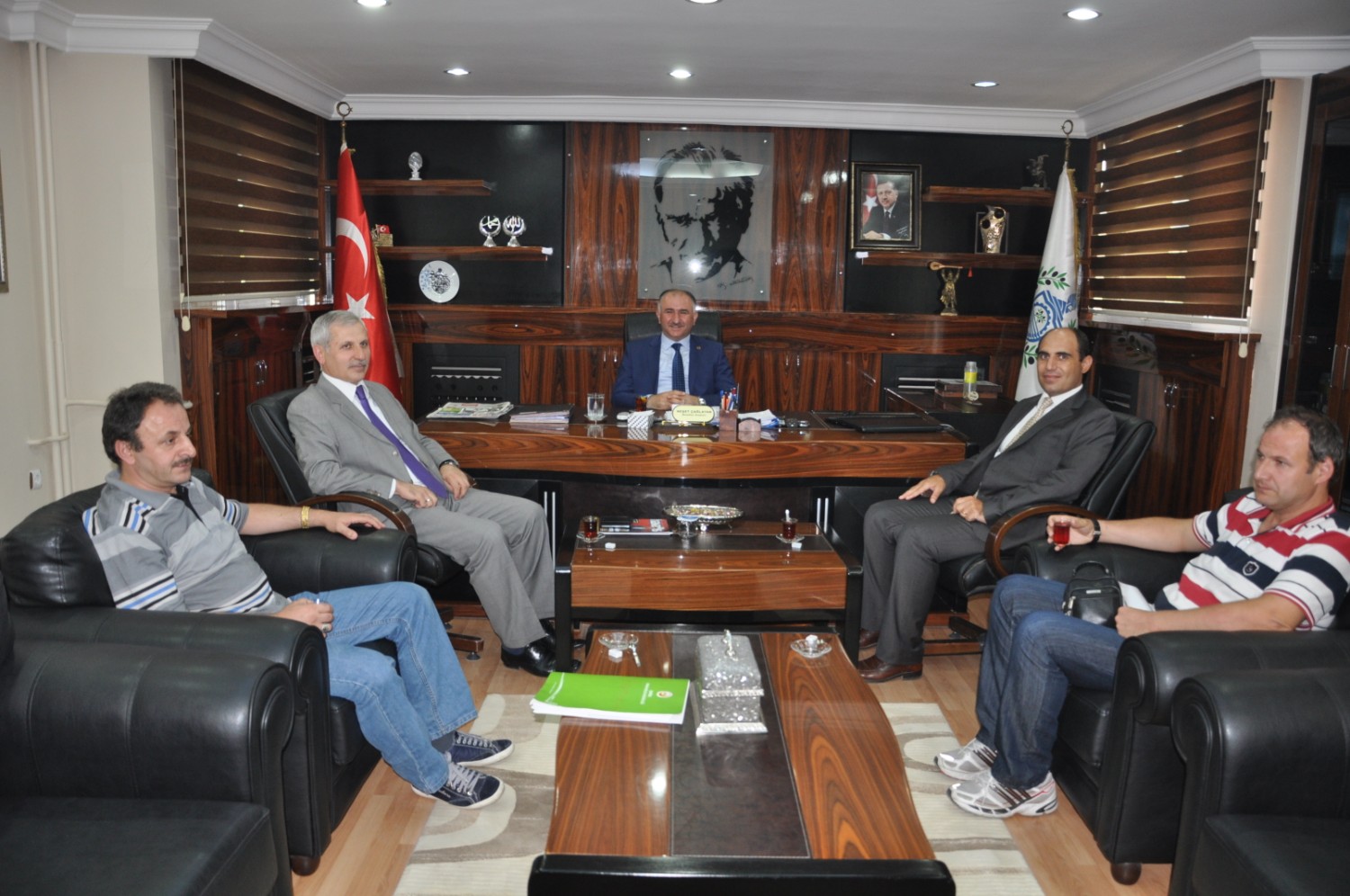 Bursa Orman Bölge Müdürü Ahmet Köksal Coskun ve Çevre ve Sehircilik Müdürü Eyüp Gül Belediye Baskani Neset Çaglayan'i Ziyaret Ettile 