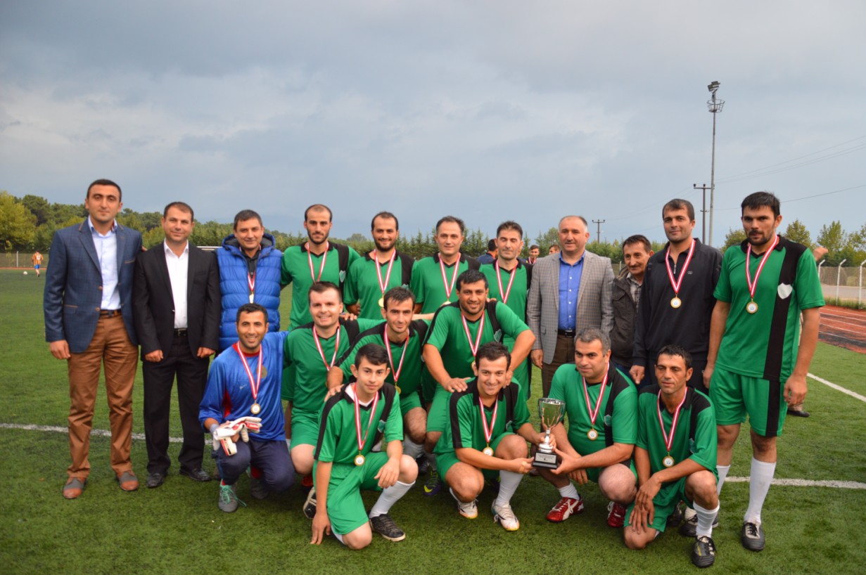 Belediye Baskani Neset Çaglayan ‘Dutluca Mahallesi Futbol Turnuvasi’ Final Maçi ve Kupa Törenine Katildi 