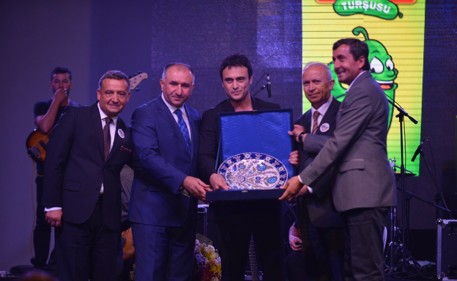 Orhangazi Belediyesi ile Ticaret ve Sanayi Odasi Isbirliginde Düzenlenen ‘Orhangazi Gedelek Tursu Festivali’ Kapsaminda Kutsi Orhangazi’de Konser Verdi 