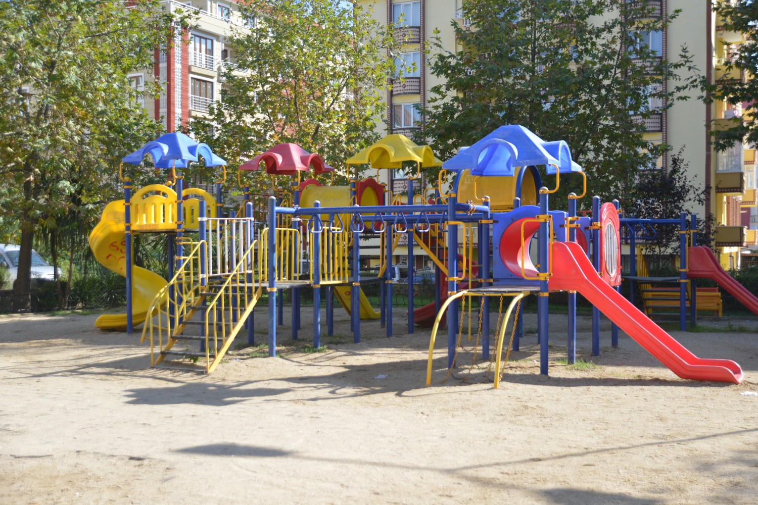 Çocuk Parklari Yenileniyor 