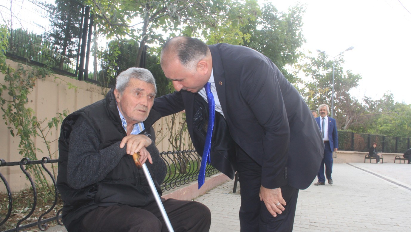 Belediye Baskani Neset Çaglayan, Bulgaristan’da Yapilan Seçimler Için Tuna Ilkögretim Okulunda Kurulan Sandiklarda Oy Kullanan Soydaslari Ziyaret Etti 