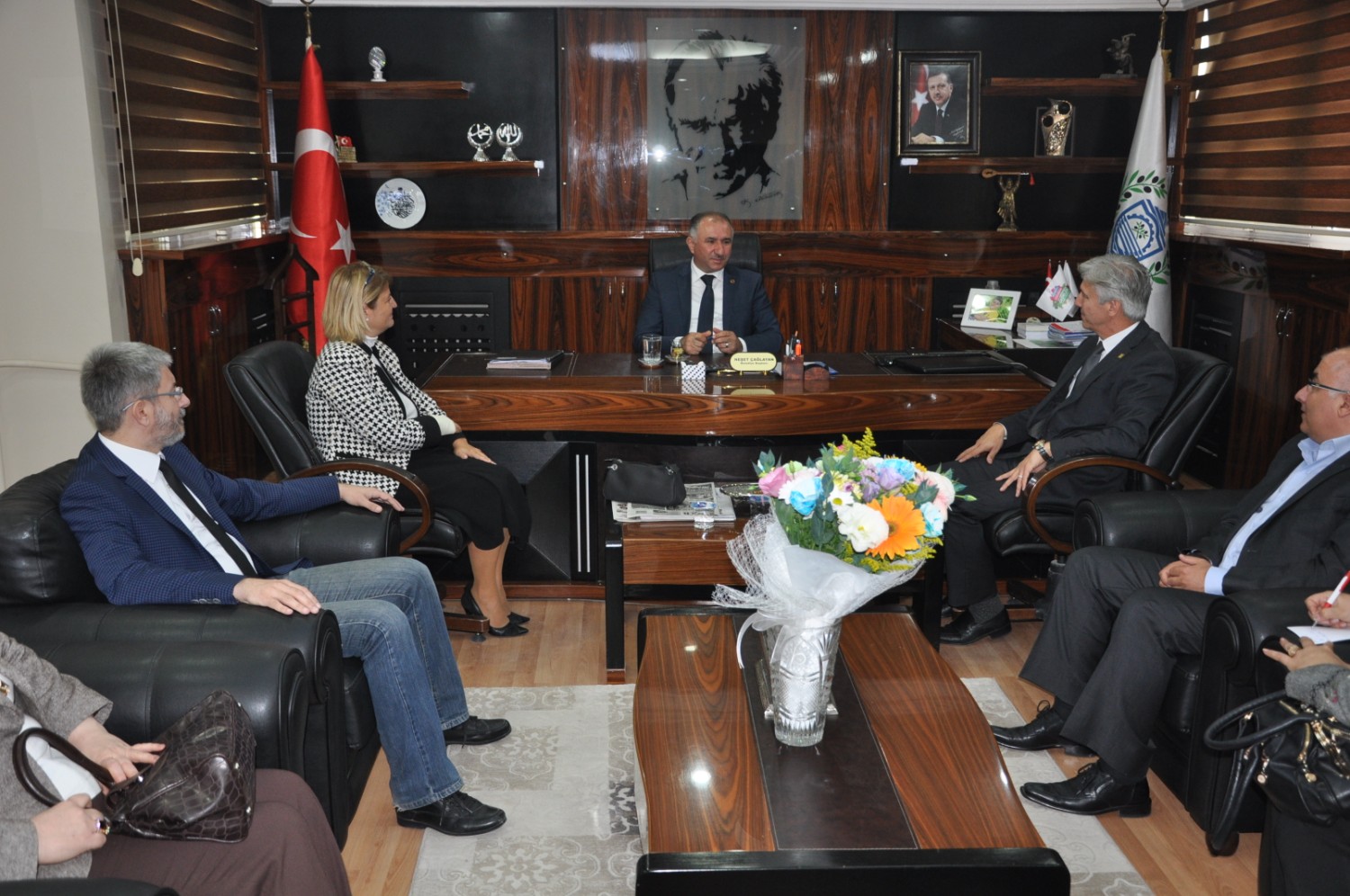 Bursa Kültür ve Turizm Elçileri Dernegi (BUKTED) Yönetim Kurulu Belediye Baskani Neset Çaglayan’i Makaminda Ziyaret Etti 