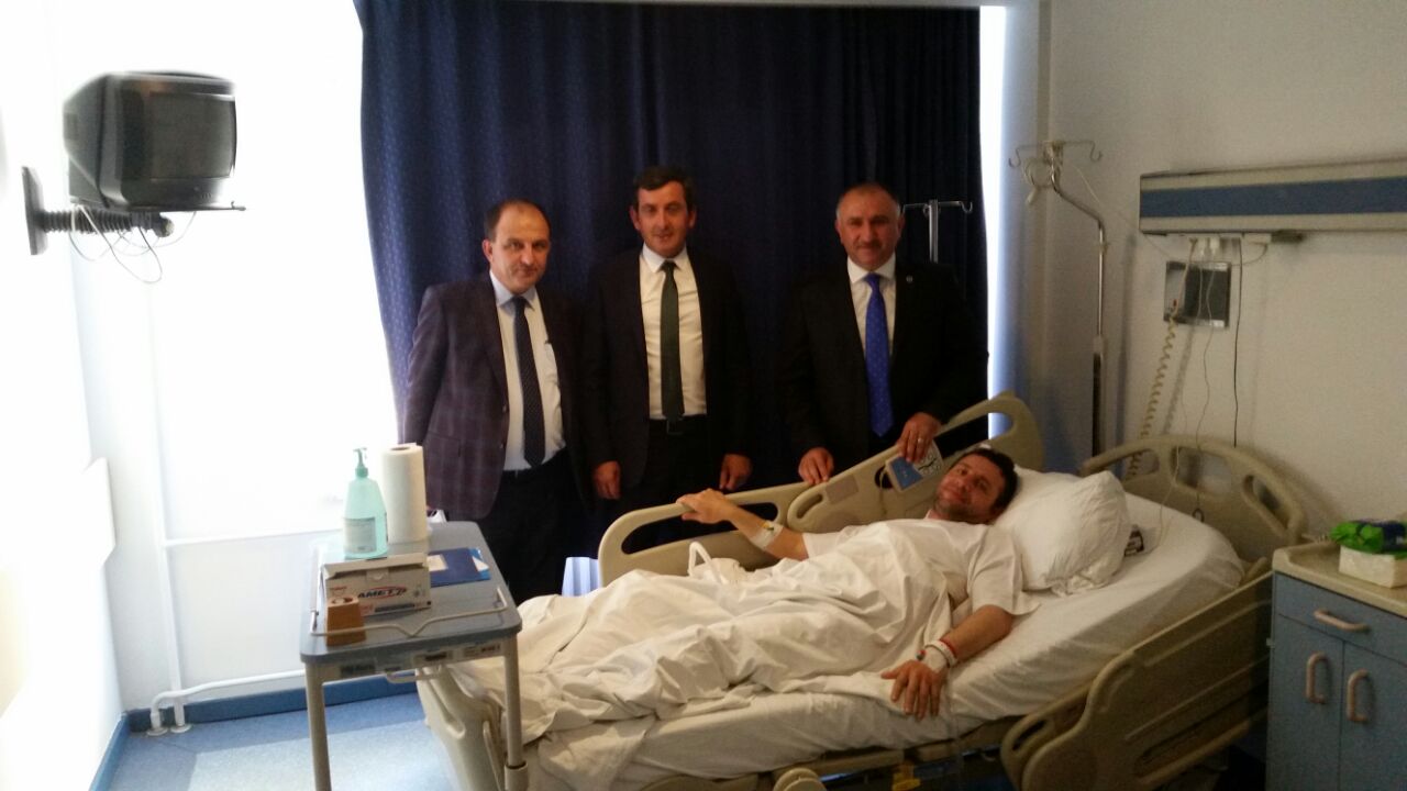 Belediye Baskani Neset Çaglayan, Akciger Ameliyati Geçiren Aydin Keskin’i Hastanede Ziyaret Ettiler 