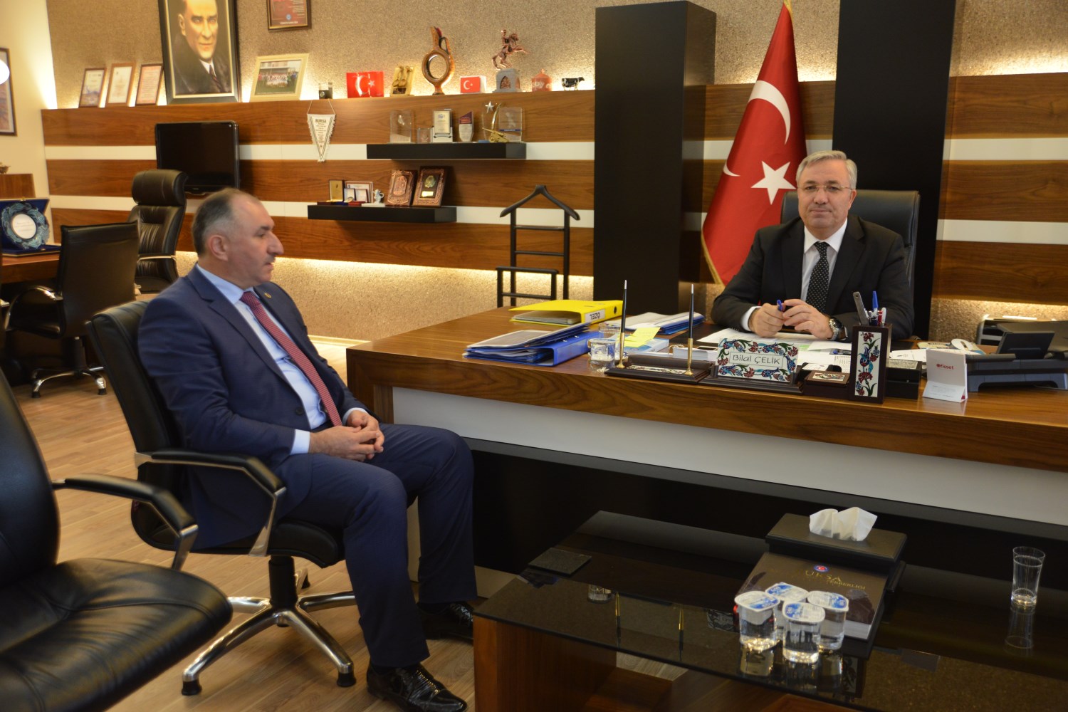 Belediye Baskani Neset Çaglayan, Bursa Vali Yardimciligina Atanan Bilal Çelik'i Makaminda Ziyaret Etti 