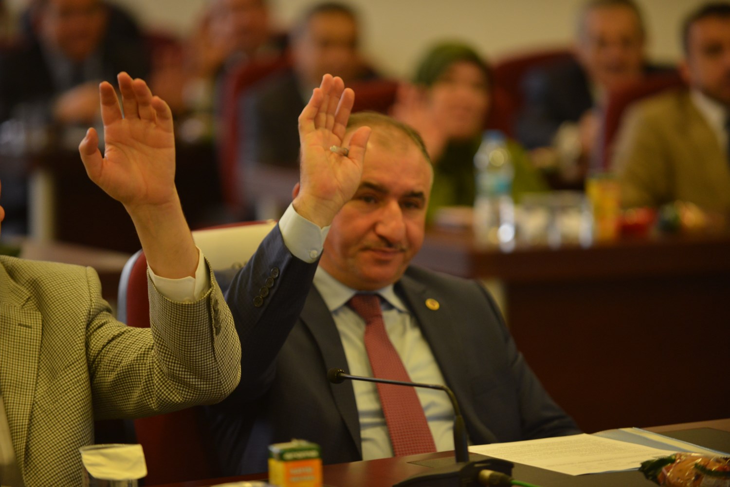 Büyüksehir Belediye Meclisi, Ilçelerdeki Mezarlik Defin Islemlerinin Yetkisinin Ilçe Belediyelerine Verilmesine Karar Verdi 