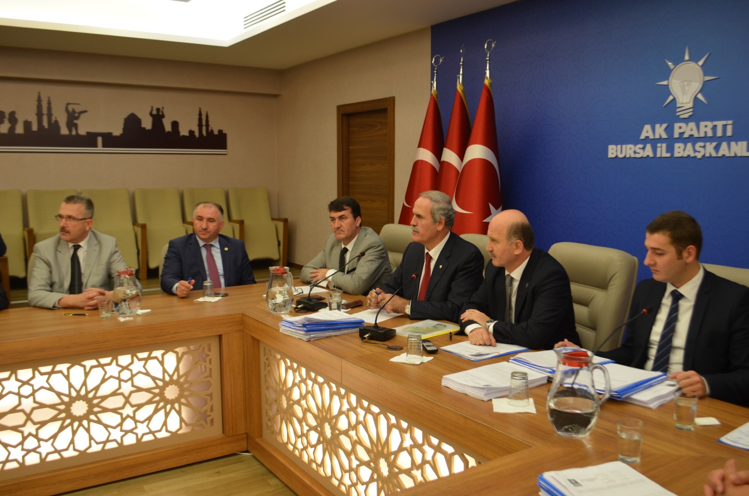 Bursa ve ilçelerinin Ak Partili Belediye Baskanlari, Ak Parti Bursa il Baskanliginda Bir Araya Gelerek Durum Degerlendirmesi Yapti 