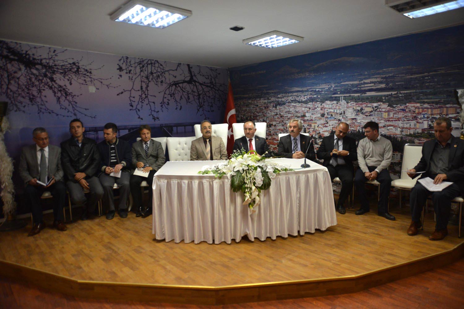 Belediye Baskani Neset Çaglayan, Mahalle Muhtarlariyla Bir Arayaya Geldi 