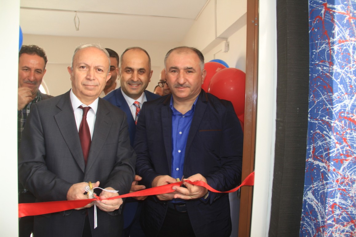 Orhangazi Belediyesi tarafindan yaptirilan Gençlerbirligi Spor Kulübü Yeni Lokalinin Açilisini Belediye Baskani Neset Çaglayan Yapti 