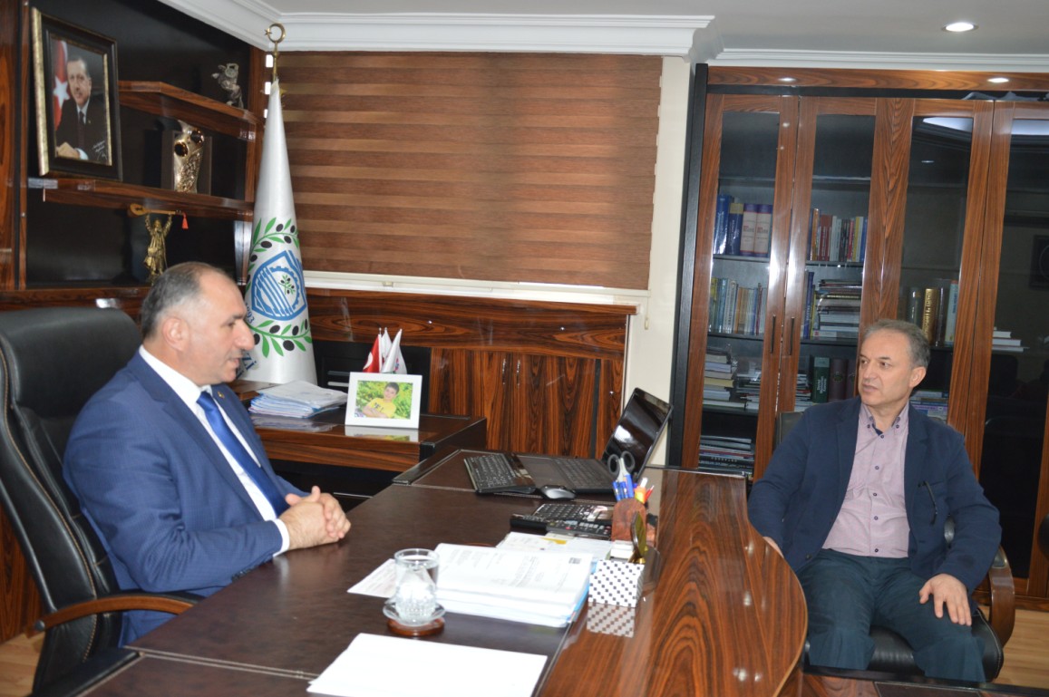 Balkan Göçmenleri Kültür ve Dayanisma Dernegi Genel Baskani Yüksel Özkan ve Yöneticileri Belediye Baskani Neset Çaglayan'i Makaminda Ziyaret Etti 