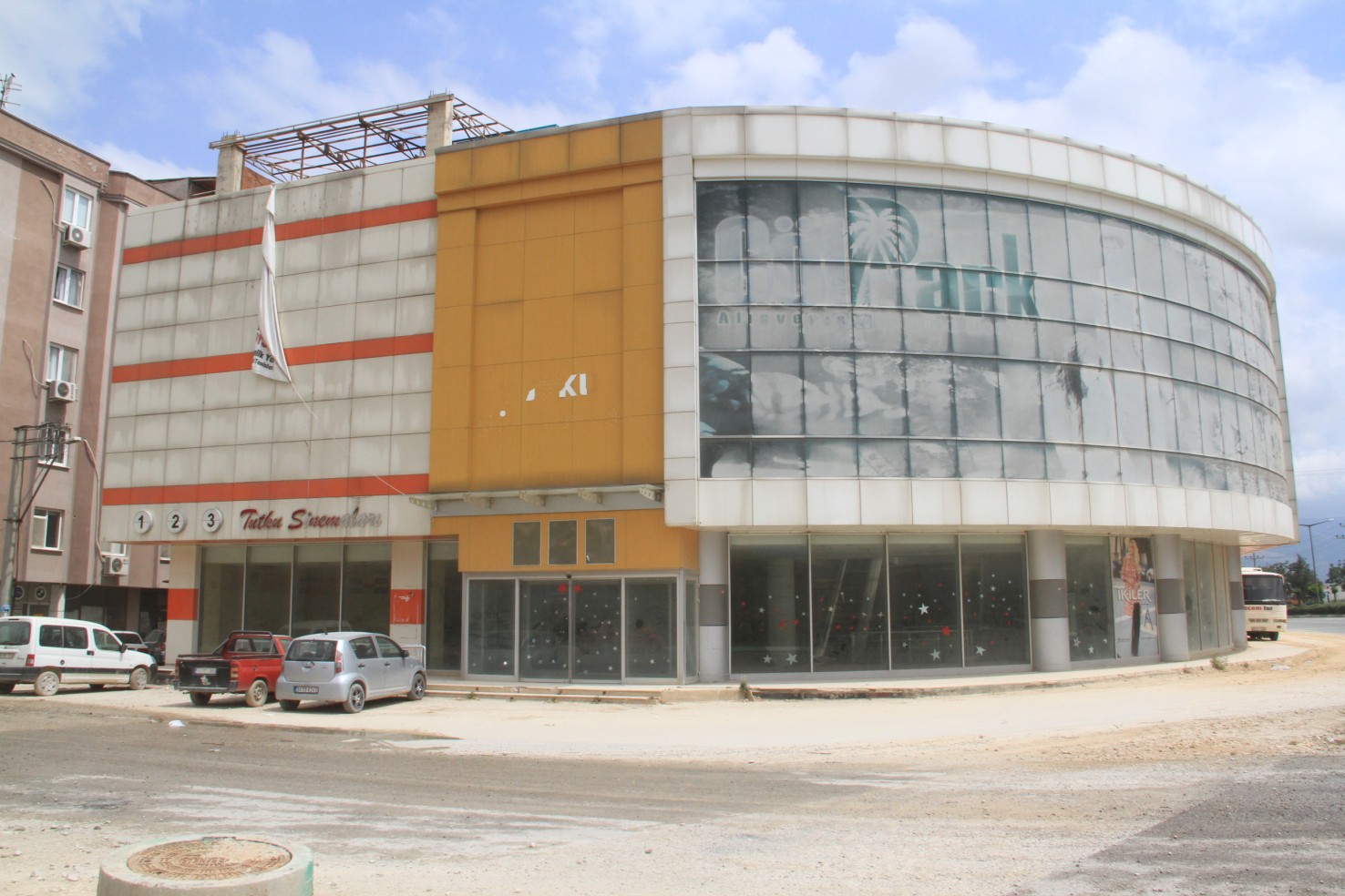 Gölpark AVM’nin Arsasinin Deger Tespit Komisyonu Tarafindan Belirlenecek Olan Rakam Üzerinden Satisa Çikarilmasi Görüsü Belediye Meclisinde Oy Çoklugu Ile Kabul Edildi 