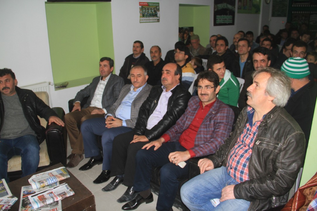 Belediye Baskani Neset Çaglayan, Bursaspor-Kayseri Erciyesspor Maçini Taraftarlarla Birlikte Orhangazi Bursasporlular Dernegi’nde Izledi. 