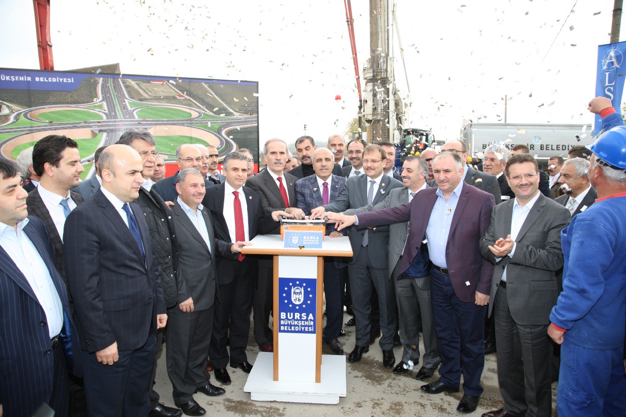 Belediye Baskani Neset Çaglayan Demirtas Köprülü Kavsagi Temel Atma Törenine Katildi 