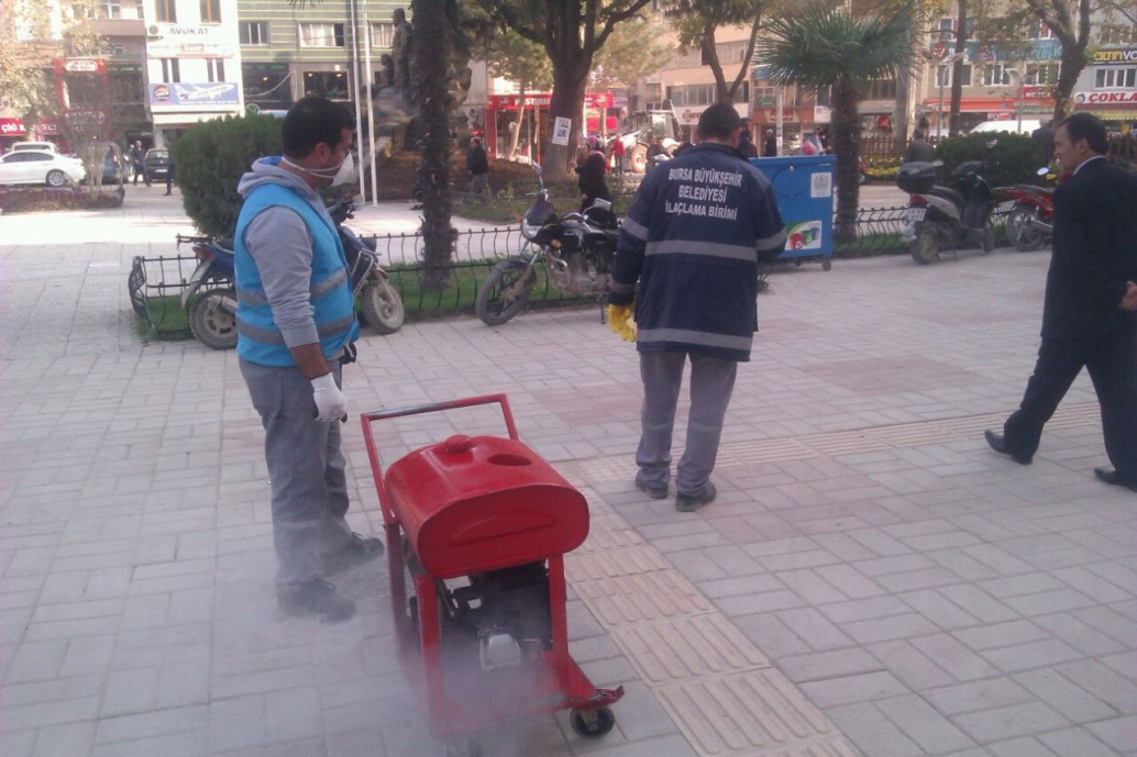 Büyüksehir Belediyesi’nin Ilaçlama Ekibi Orhangazi’de ilaçlama Çalismasi Yapti 