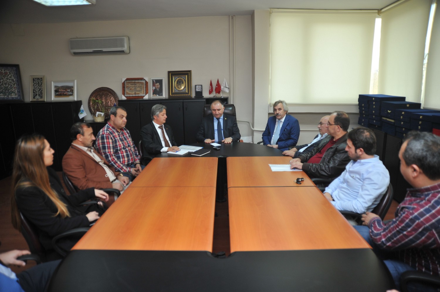 Belediye Baskani Neset Çaglayan, Kentsel Dönüsüm Projesi Ile Ilgili Müteahhit Firmalarin Yetkilileri Ile Bir Toplanti Gerçeklestirdi 