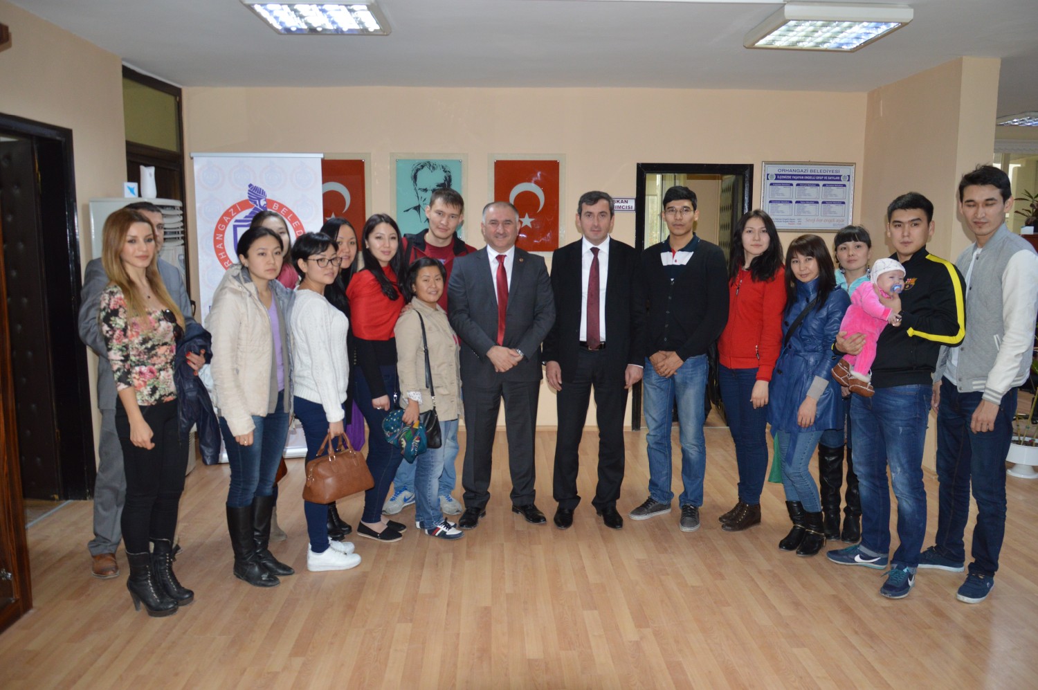 Belediye Baskani Neset Çaglayan, Kazakistan’dan Gelen Avrasya Devlet Üniversitesi’nden Bir Grup Üniversite Ögrencisini Agirladi 