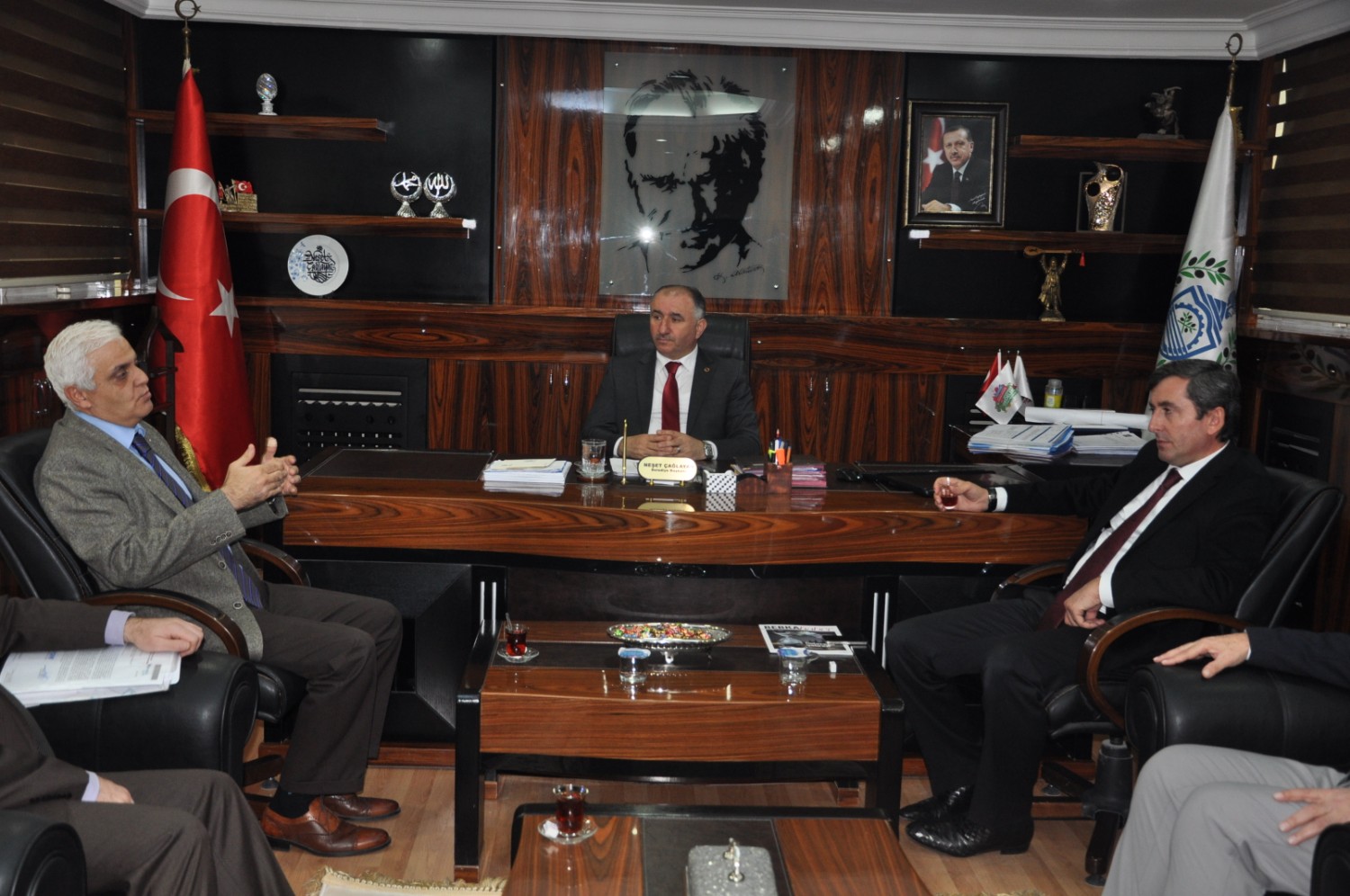 Ilbank Bölge Müdürü Ali Ekrem Ayti, Ilbank Yapim Isleri Müdürü Ahmet Perktas, Sube Müdürleri ve Buski’den Bir Yetkili Alt Yapi Çalismalarini Degerlendirmek Üzere Belediye Baskani neset Çaglayan'i Makaminda Ziyaret Ettiler 