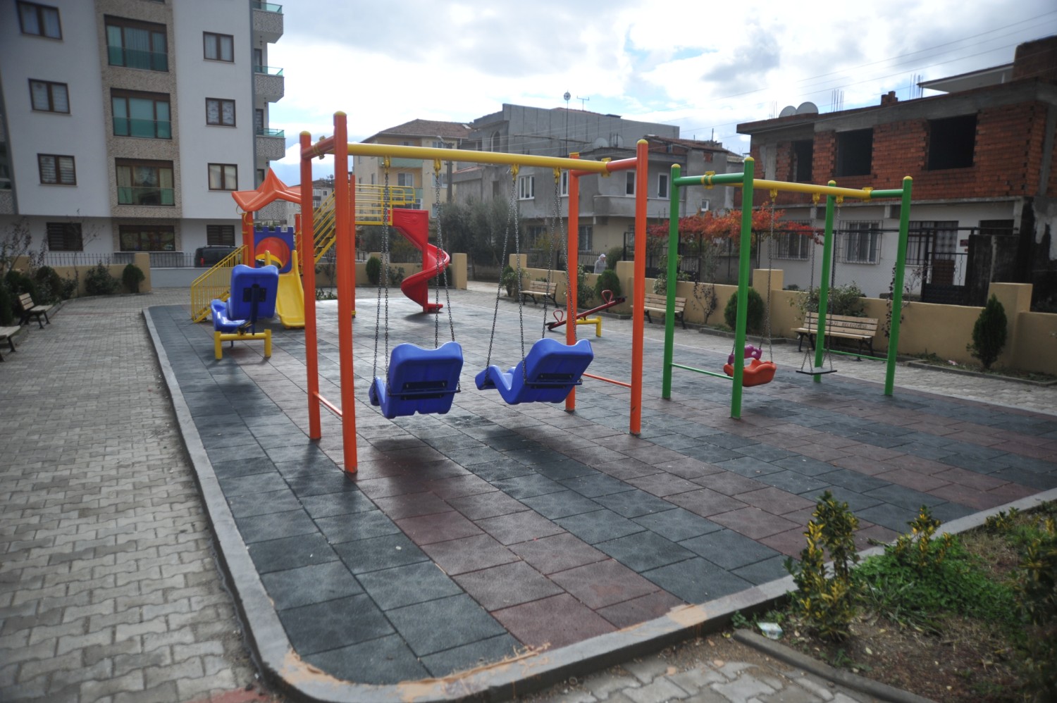 Orhangazi Belediyesi Tarafindan Yapilan Engelli Çocuk Parki Bölgede Ilk Olma Özelligini Tasiyor 