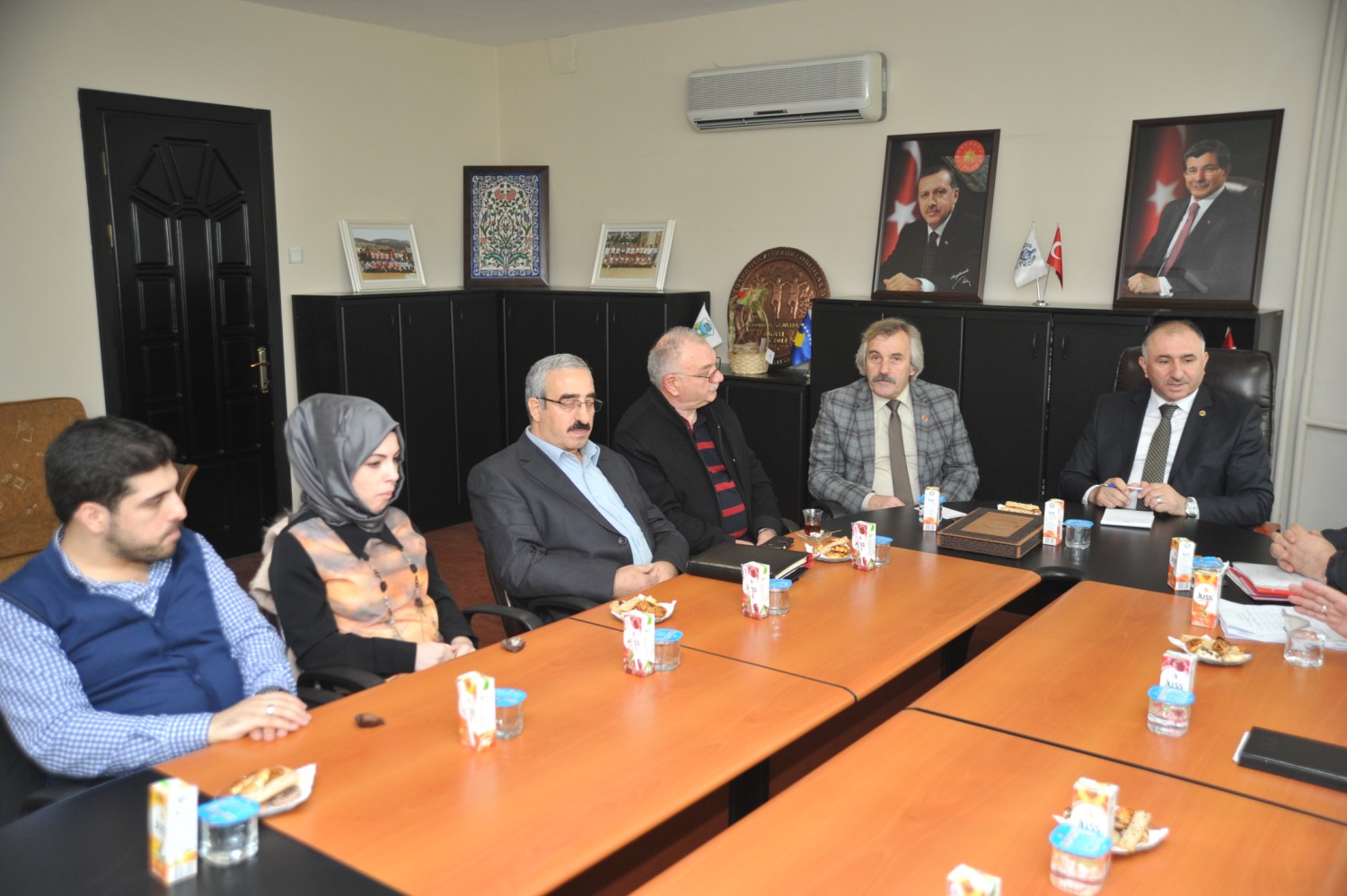 Belediye Baskani Neset Çaglayan, ilçede Faaliyet Gösteren Mimar ve Insaat Mühendisleri Ile Bir Araya Geldi 