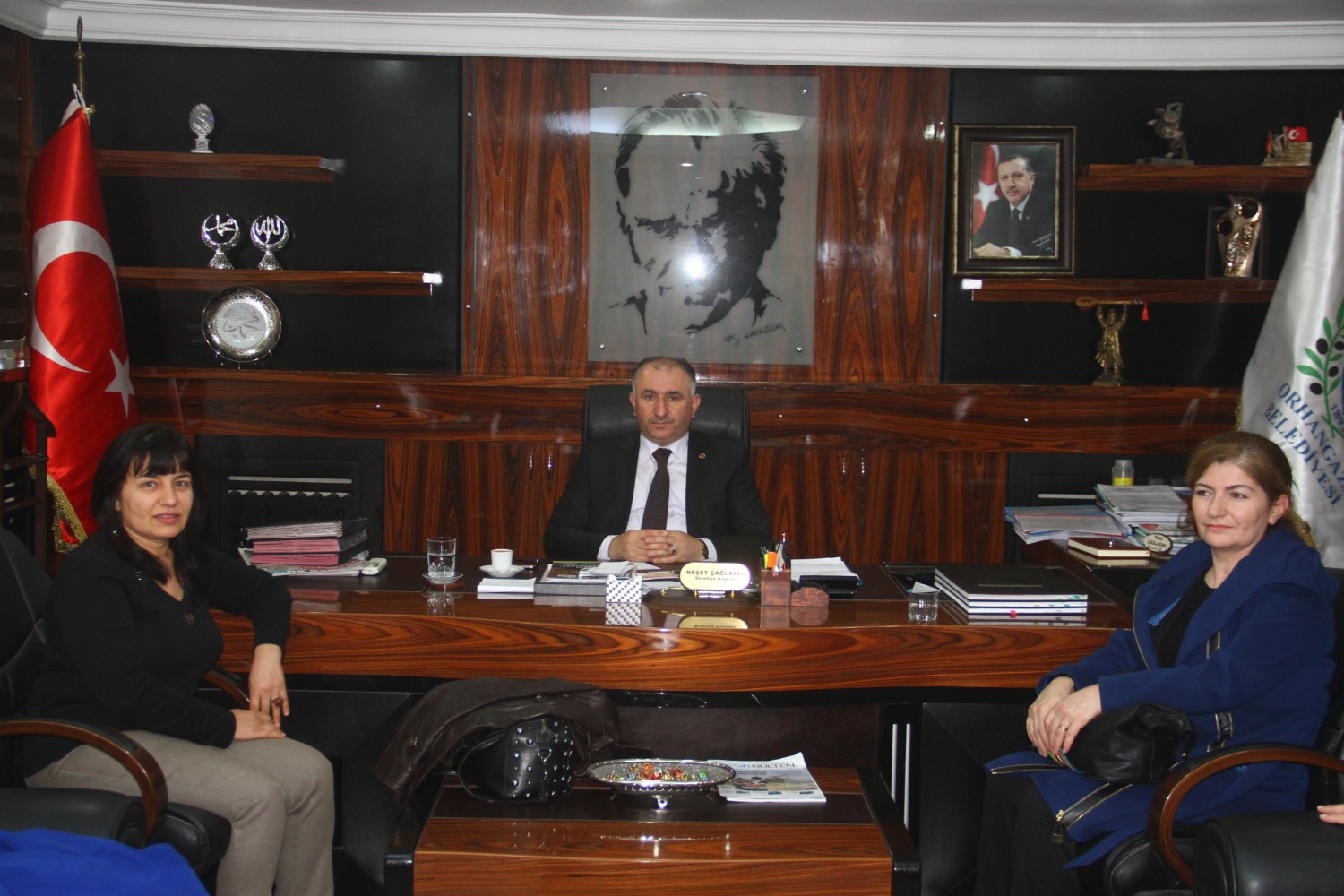 Bursa Büyüksehir Belediyesi Saglik Isleri Sube Müdürü Vekili Sirin Karakaya, Belediye Baskani Neset Çaglayan'i Makaminda Ziyaret Etti 