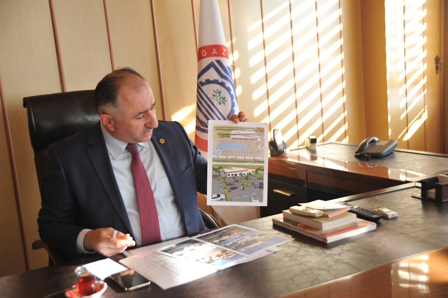 Belediye Baskani Neset Çaglayan, Yeniköy Mahallesinde Vatandaslarla Bir Araya Gelerek Yeniköy Için Planlanan Projeyi Anlatti 