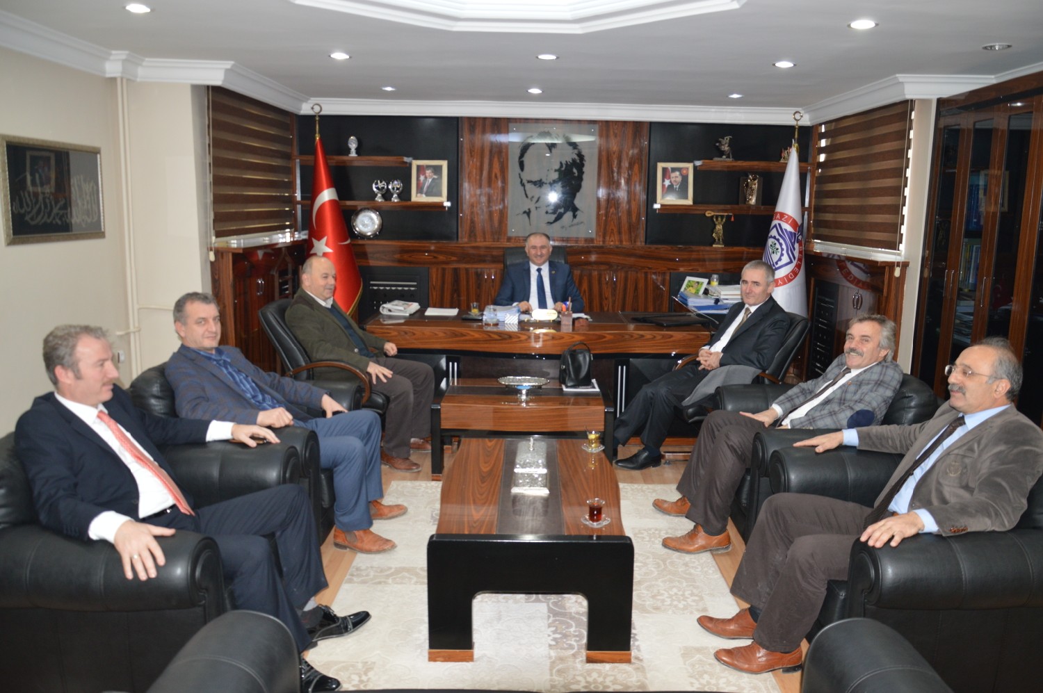 Orhangazi Devlet Hastanesi Başhekimliğinden, Mudanya Devlet Hastanesi’ne Atanan Cumhur Kara Belediye Baskani Neşet Çağlayan'a Veda Ziyaretinde Bulundu 