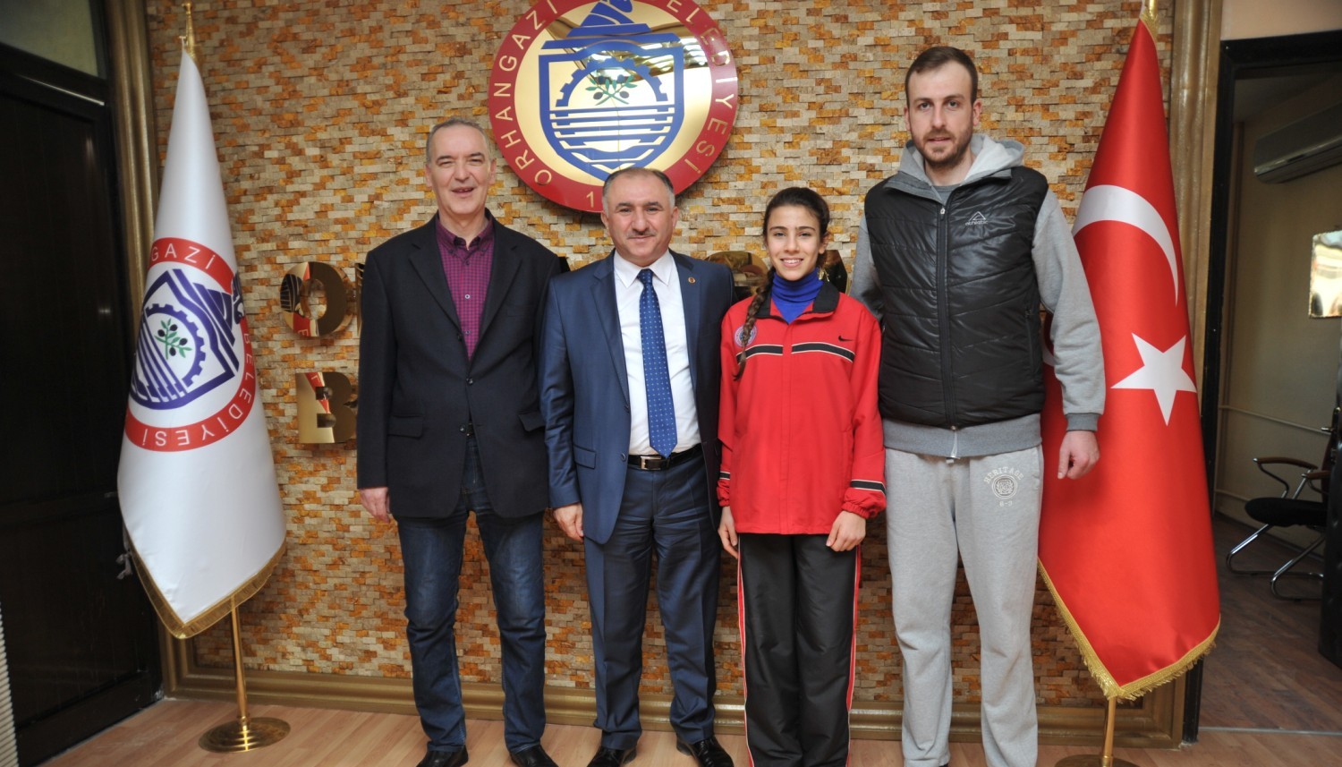 Anadolu’nun Yıldızları Karmasına Seçilen Beyda Sönmez, Belediye Başkanı Neşet Çağlayan’ı Makamında Ziyaret Etti 