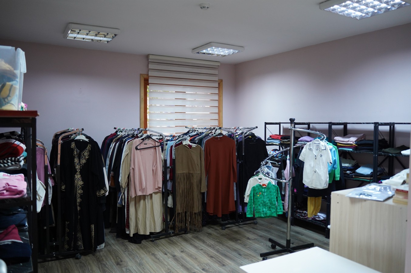 İhtiyaç Fazlası Eşyalarla Mutlu Yüzler: Gardrop Projesi