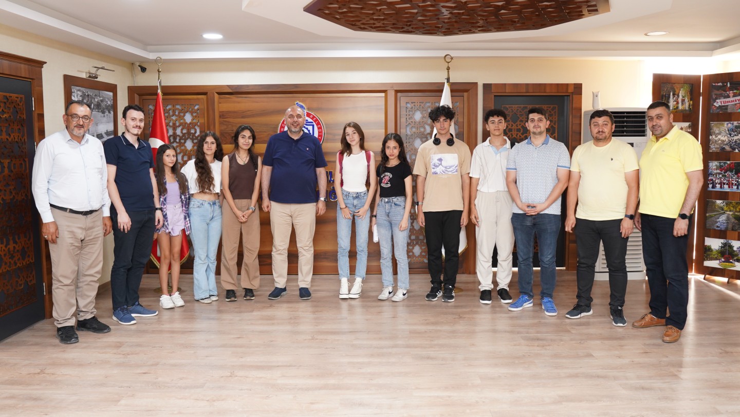 Kent Konseyi Tiyatro Grubundan Başkan Aydın’a Teşekkür Ziyareti