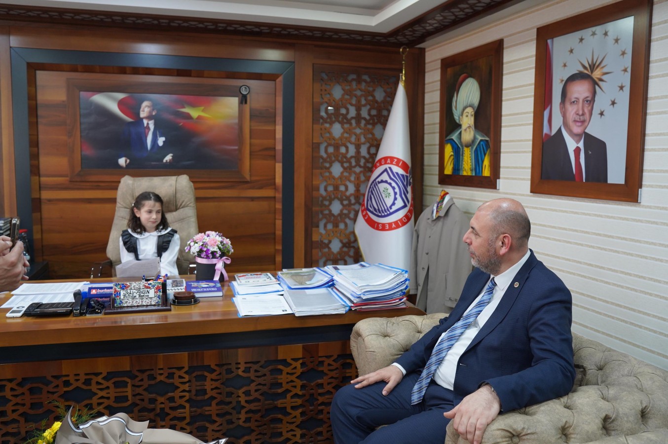 Küçük Başkan Büyük Hayaller: Elif’in Başkan Aydın’la Başkanlık Deneyimi