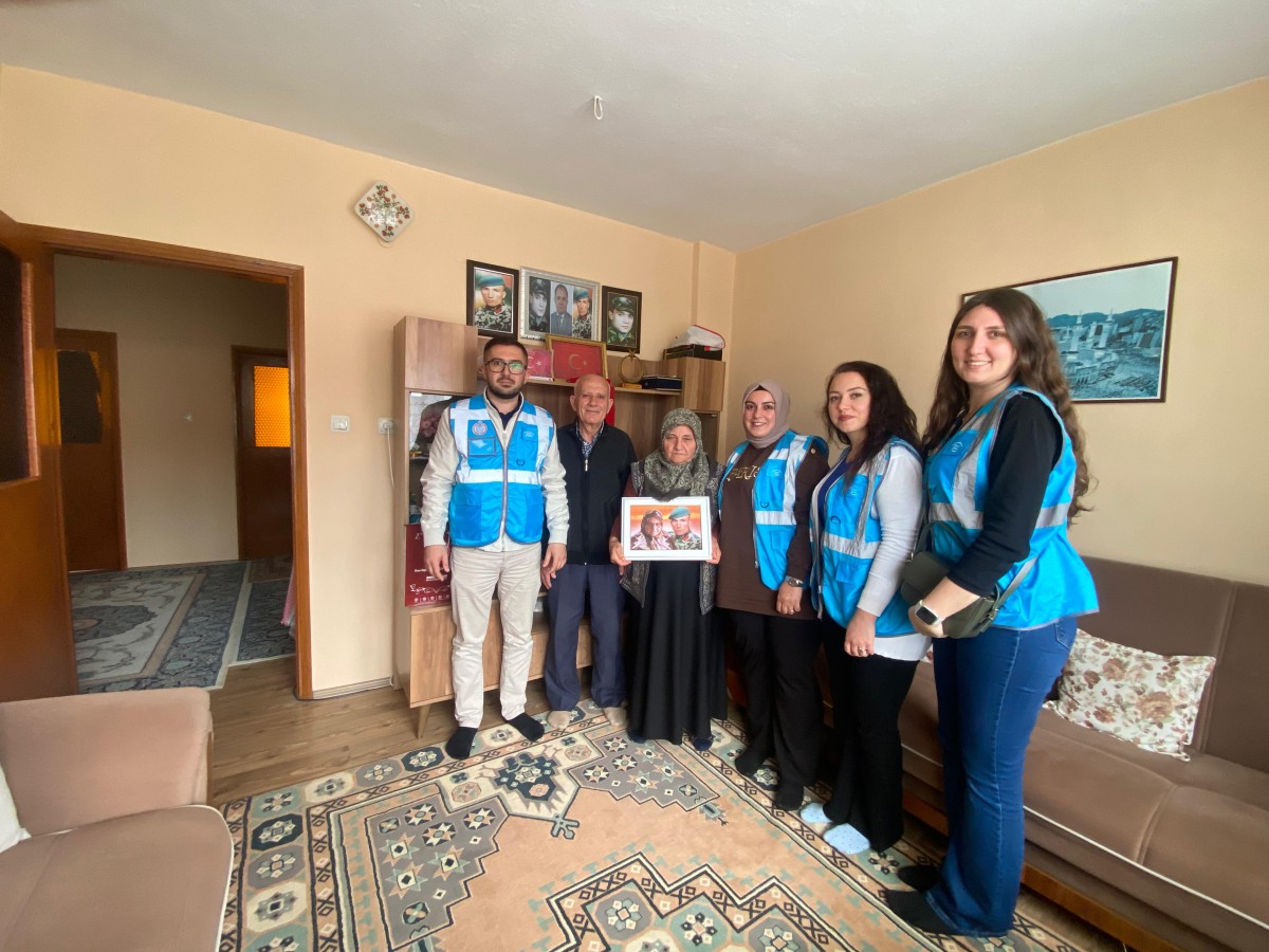 Mavi Yeleklilerin Kalbi Annelerle Beraber: Aydın’ın Talimatıyla Şehit Annelerine Özel Ziyaret