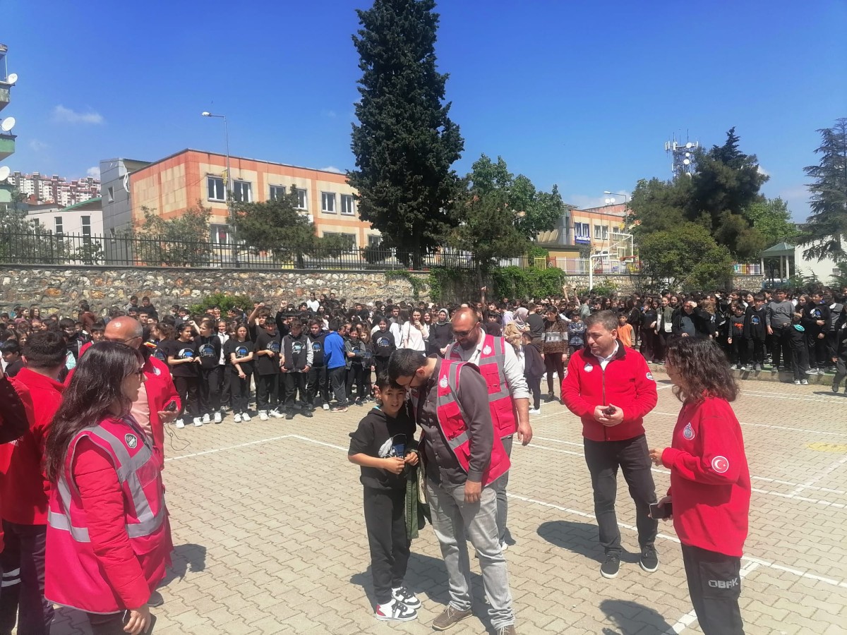 OBAK Afet Farkındalık Eğitimlerine Alitekin ve Orhangazi Ortaokuluyla devam etti