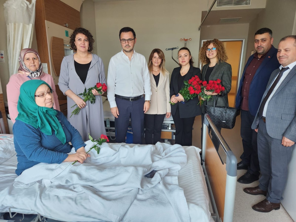 Orhangazi Belediyesi Beyaz Masa Ekipleri Devlet Hastanesinde Hastalara Moral Verdi