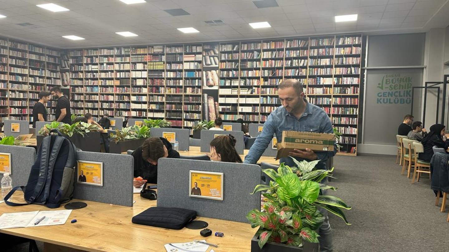 Orhangazi Belediyesi Ekipleri Sınava Hazırlanan Gençlerle Birlikte Ter Dökmeye Devam Ediyor