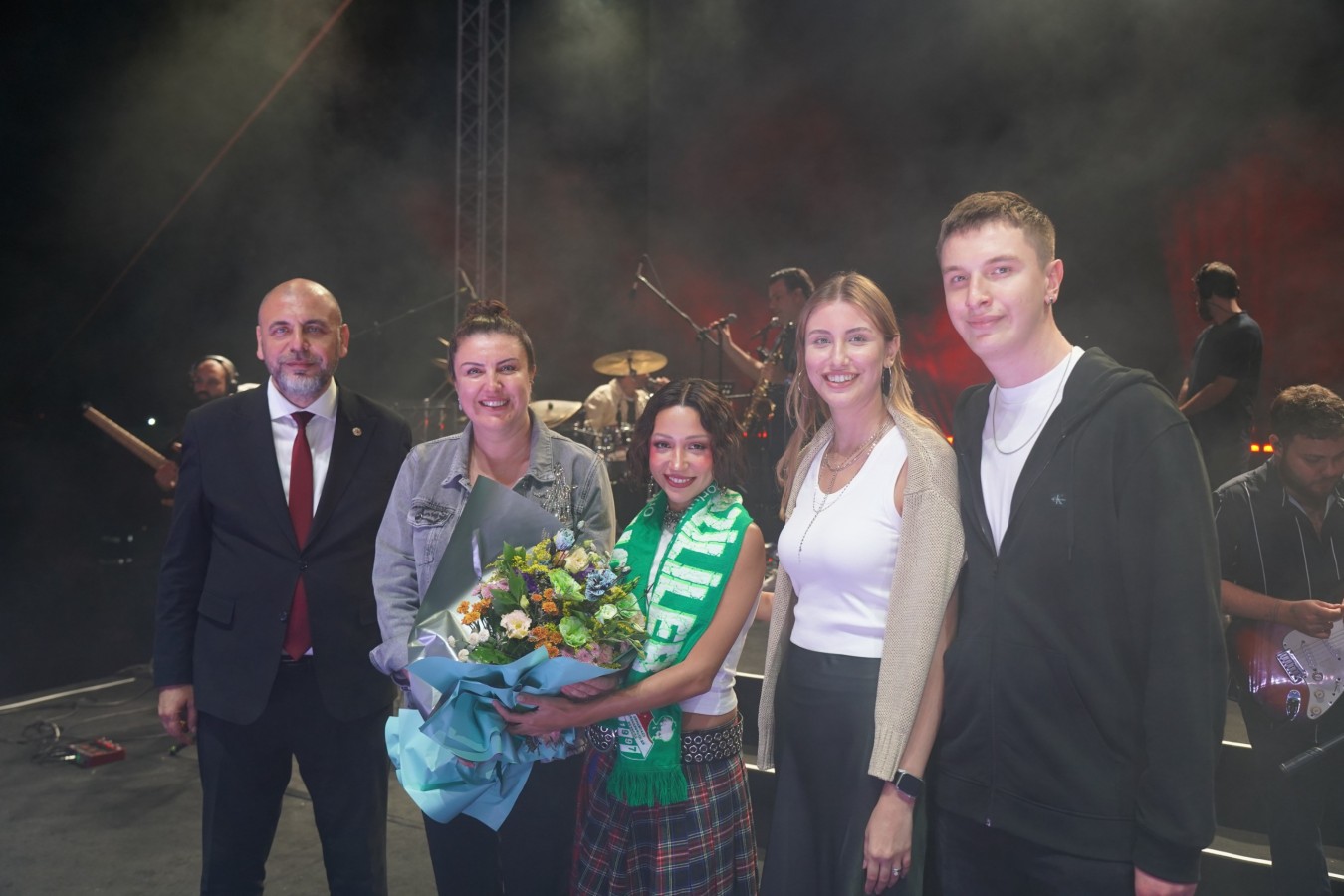 Orhangazi Belediyesi GaziFest Final Gecesinde Zeynep Bastık Muhteşemin Sınırlarını Değiştirdi