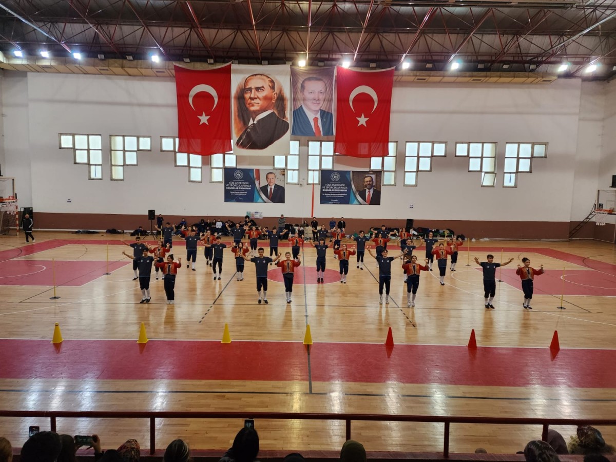 Orhangazi Belediyesi Halk Dansları Ekiplerinden Muhteşem Gösteri