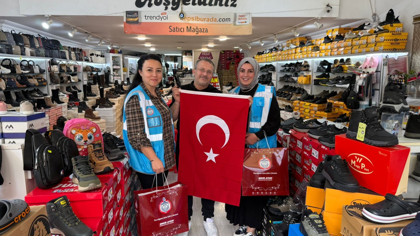 Orhangazi Belediyesi Kenti Al Bayraklarla Donattı