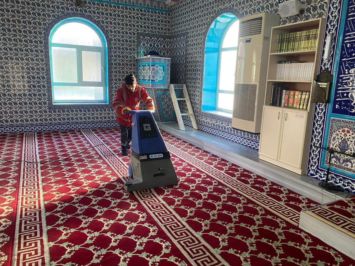 Orhangazi Belediyesi Ramazan Öncesi Camileri Baştan Aşağı Temizliyor