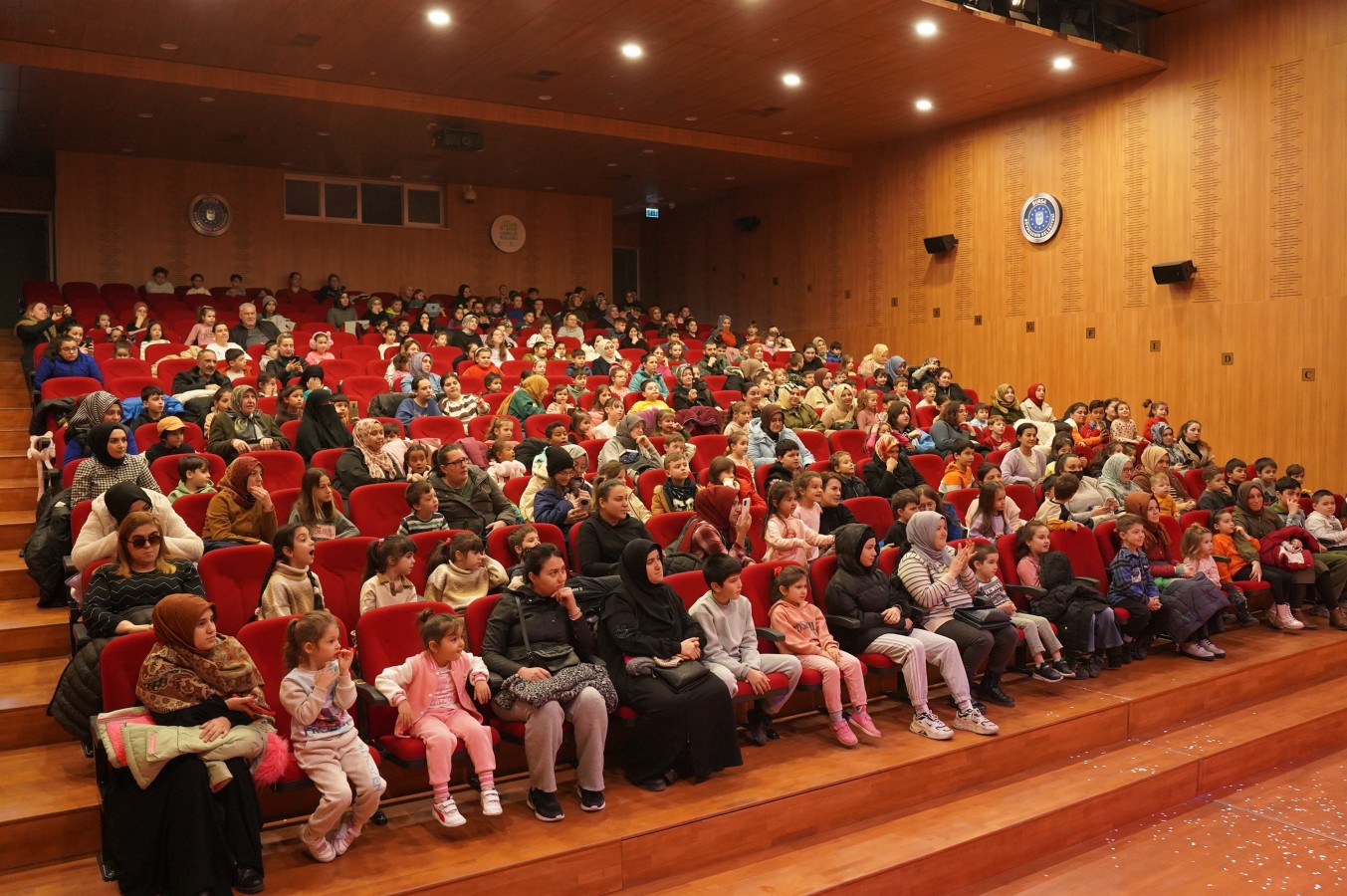 Orhangazi Belediyesinden Çocuklara İllüzyon ve Hayvanat Bahçesi Sürprizi