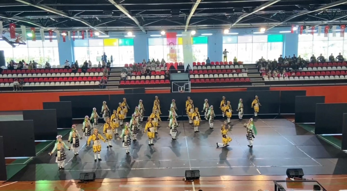 Orhangazi Belediyesinin Genç Yıldızları Halk Oyunlarında Parlıyor