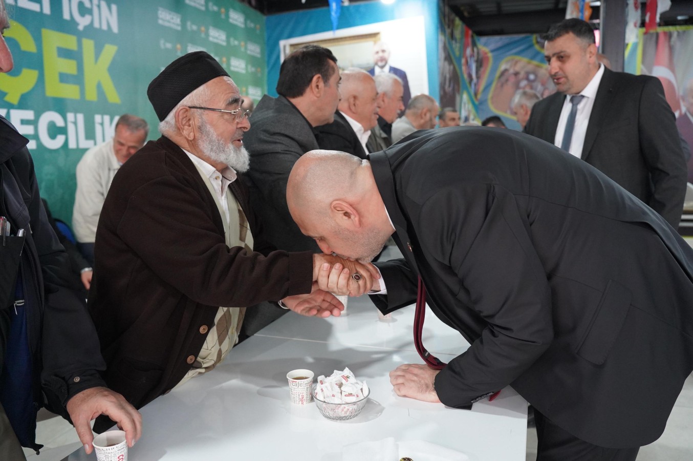 Orhangazi'de Bayram Coşkusu, Başkan Aydın'dan Yoğun Bayramlaşma Programı