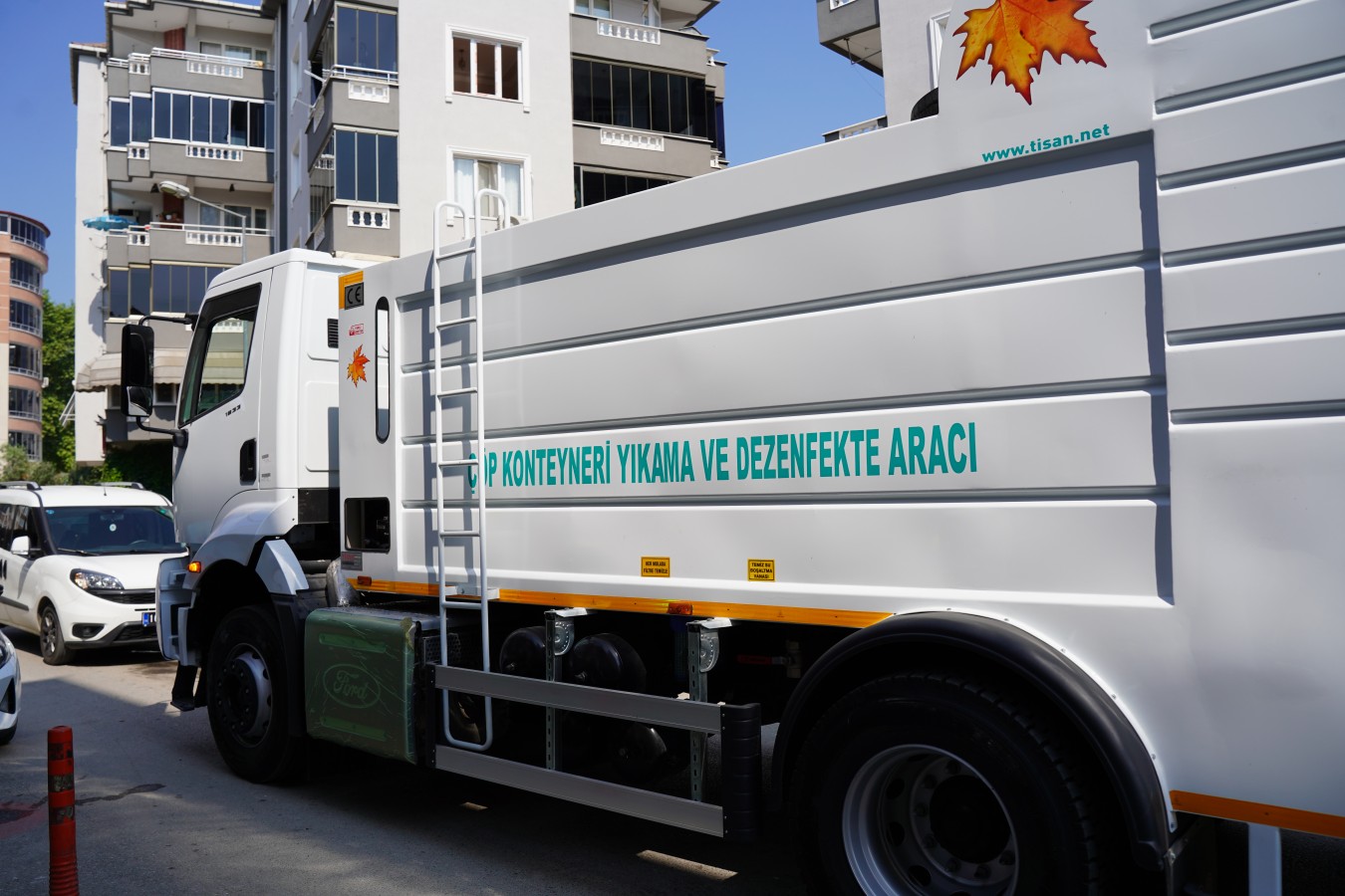 Orhangazi’de Konteynerler Tam Otomatik Yıkama Sistemiyle Temizleniyor