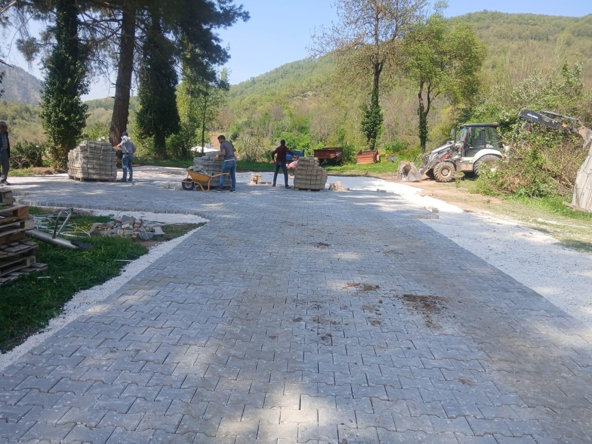 Orhangazi’de Ulaşıma Konfor Dokunuşu: 1 Yılda 28 Bin m² Parke, 76 km Yol Düzeltme