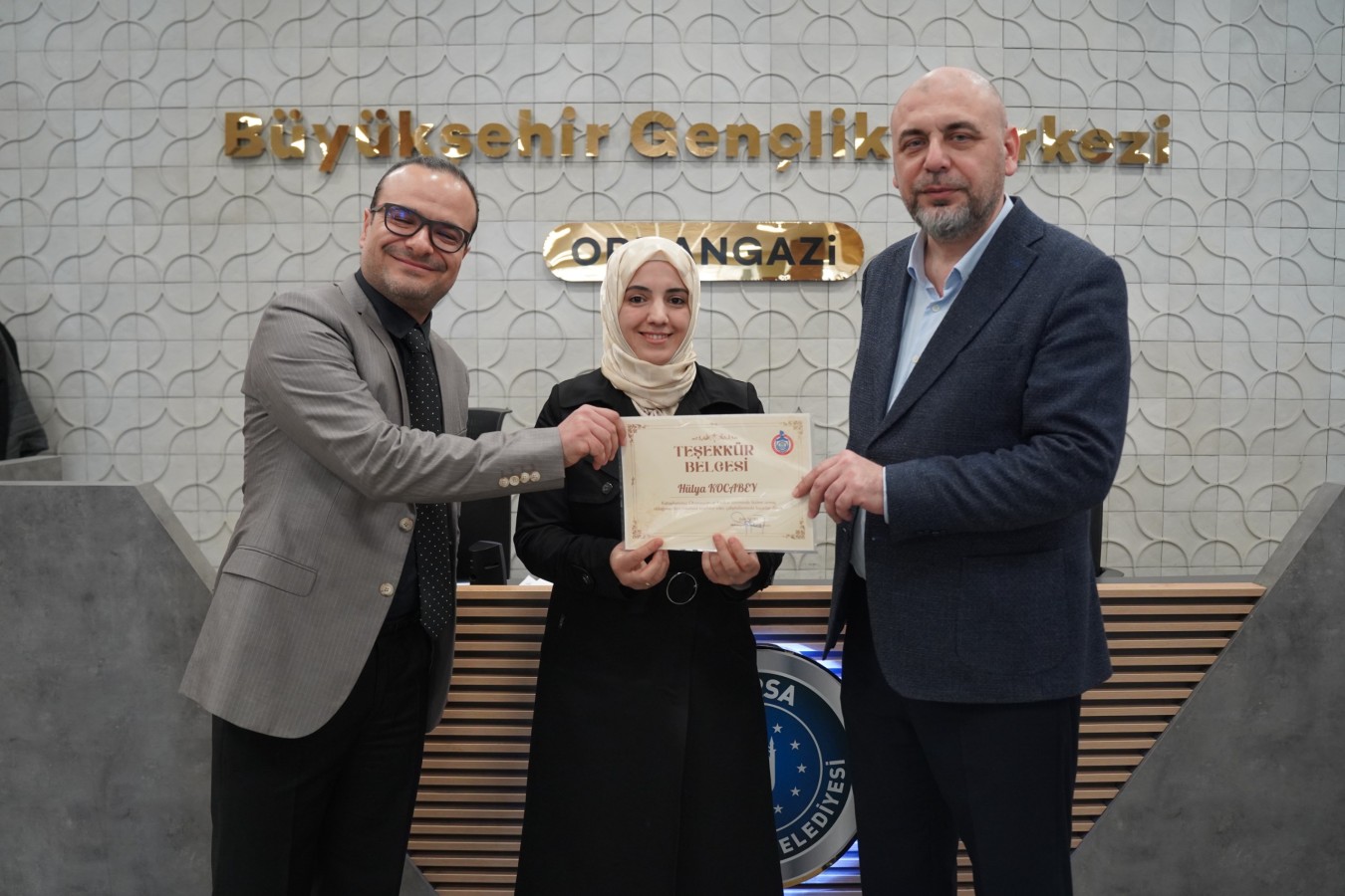 Orhangazi’de Üniversite Öğrencisinden Kütüphaneye Yazılım Hediyesi