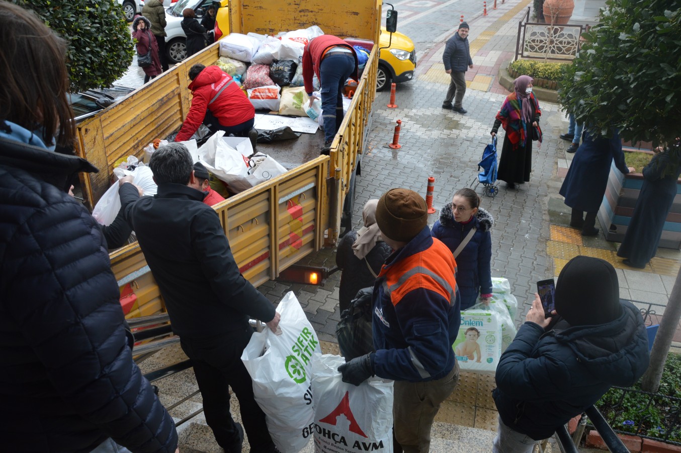Orhangazi’den Deprem Bölgesine Oluşturulan Gönül Köprüsü Güçlenerek Devam Ediyor