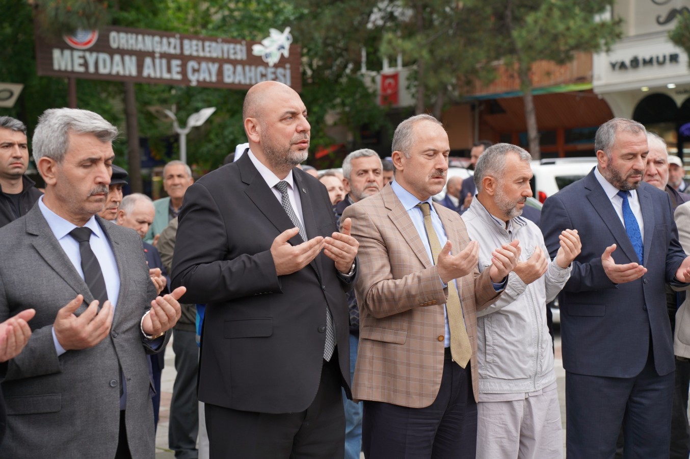 Orhangazi'den Kâbe’ye Yolculuk: Başkan Bekir Aydın, Hemşehrilerini Hacca Uğurladı