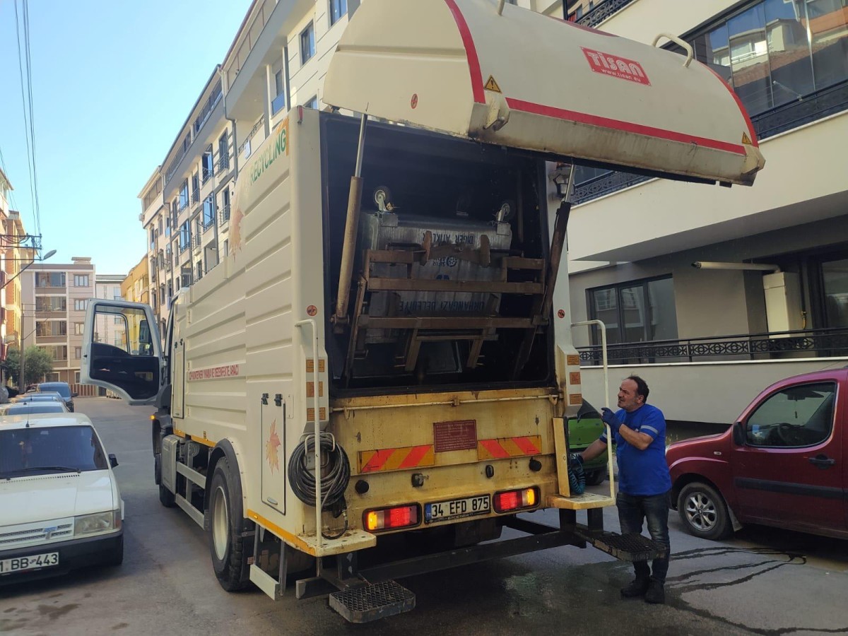 Temizlikte Üç Adım: Orhangazi’de Konteynerler Otomatik Sistemle Dezenfekte Ediliyor