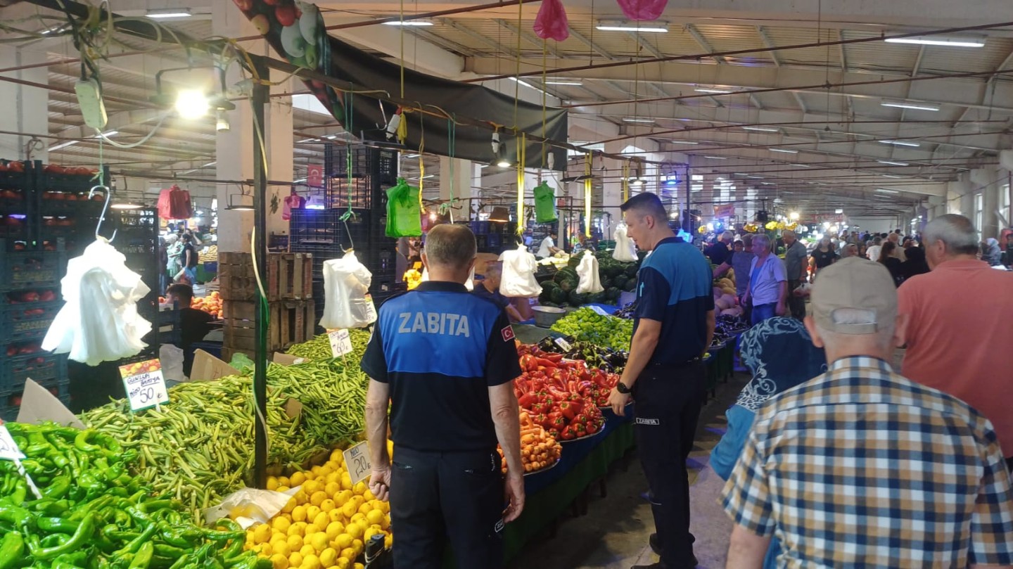 Zabıta Müdürlüğü Ekipleri Pazar Yerinde Denetimlerine Devam Ediyor